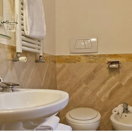 Otel Navonapt 3*