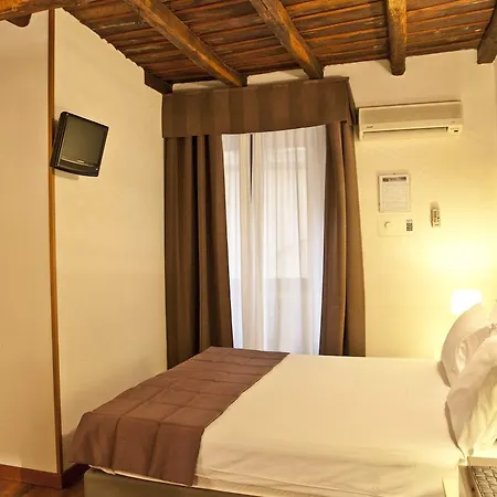 Hotel Navonapt 3*